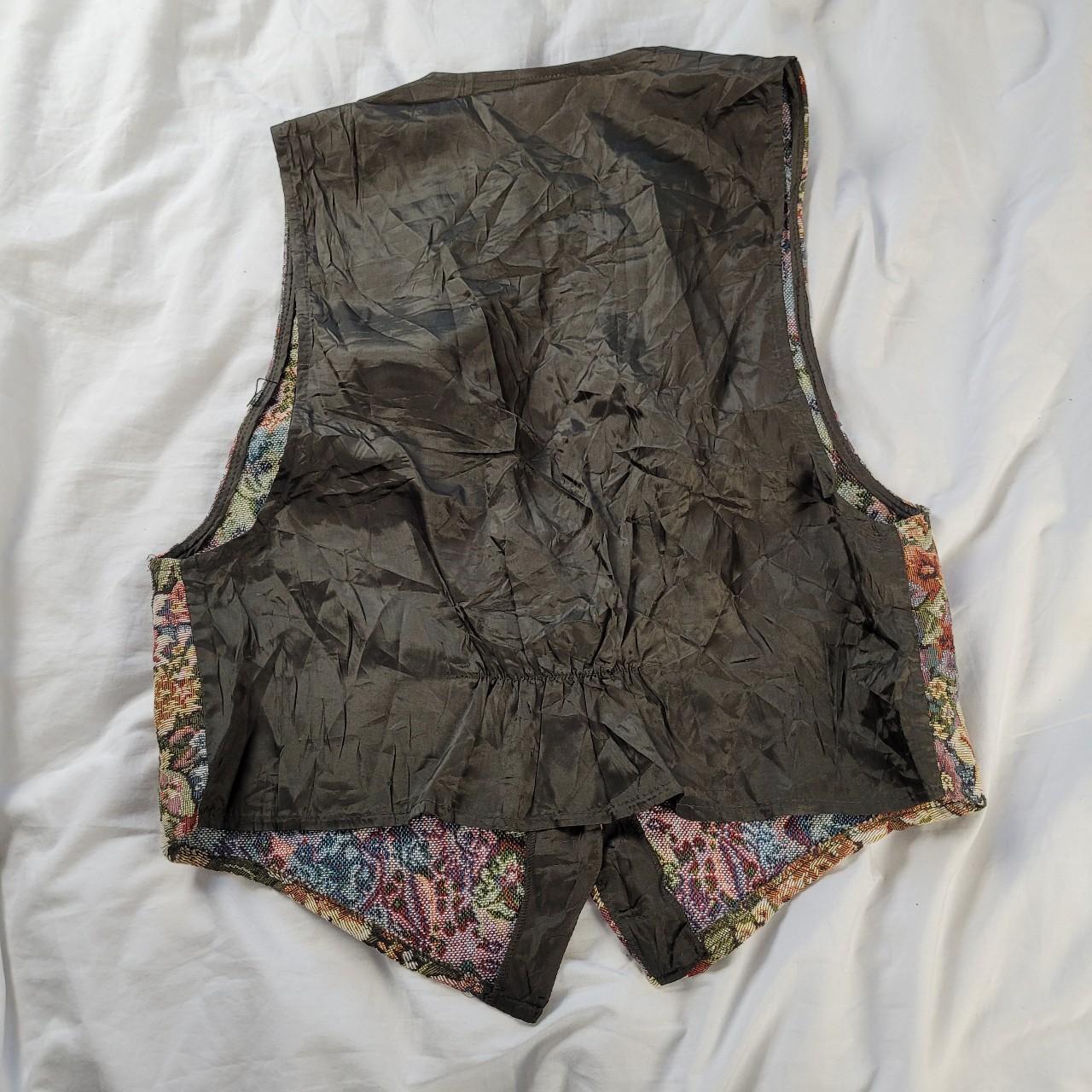 Vintage 90s floral tapestry vest – boho festival style