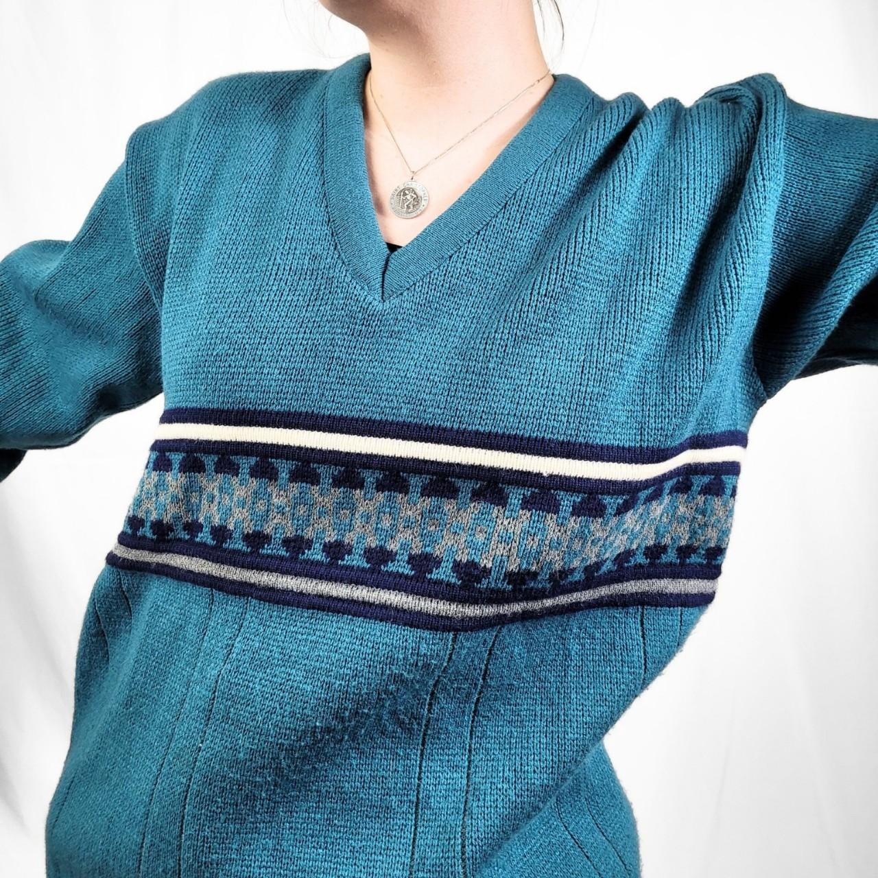 Vintage 90s Blue Funky Pattern V Neck Knitted Jumper